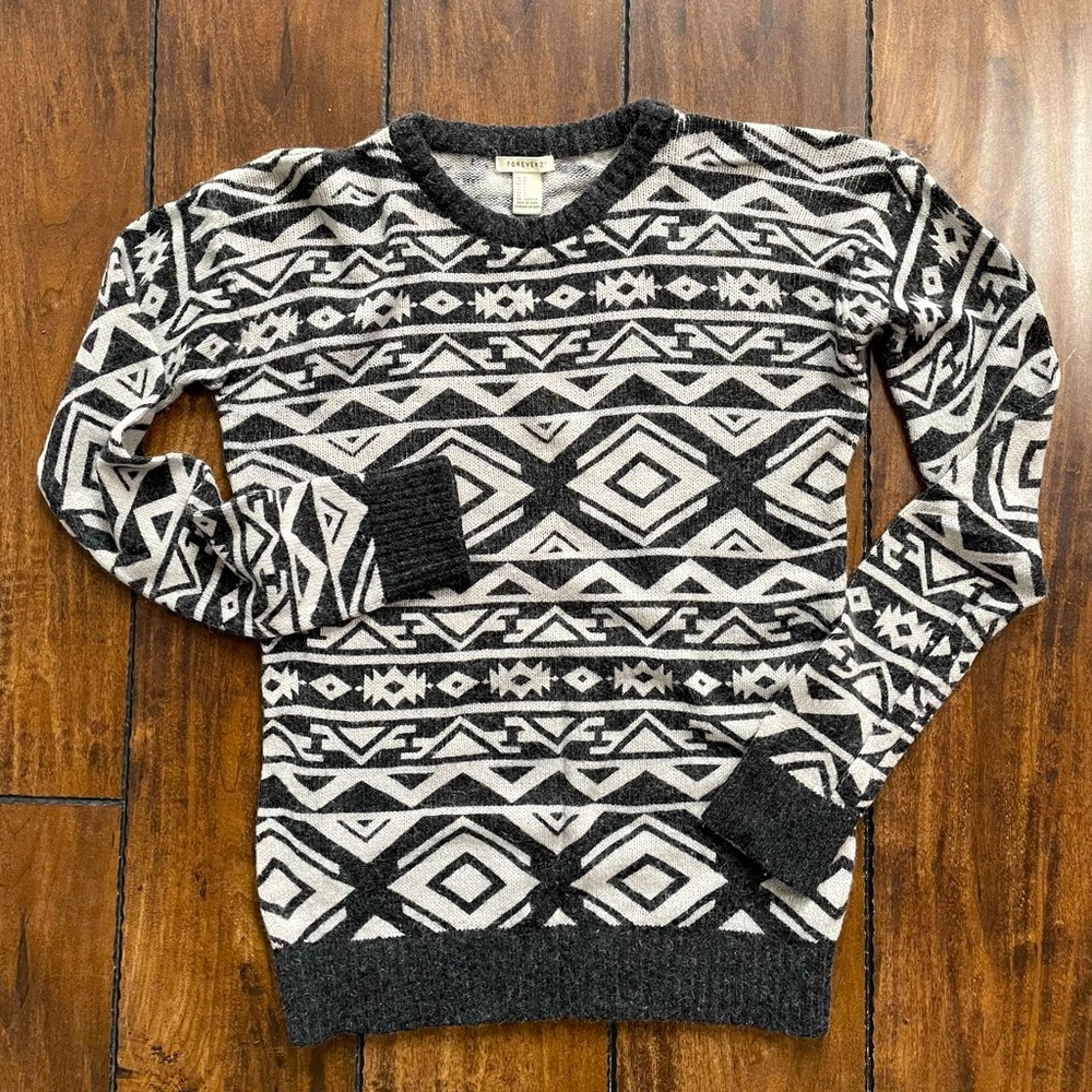 Forever 21 Geometric Print Sweater (Nylon/Angora)